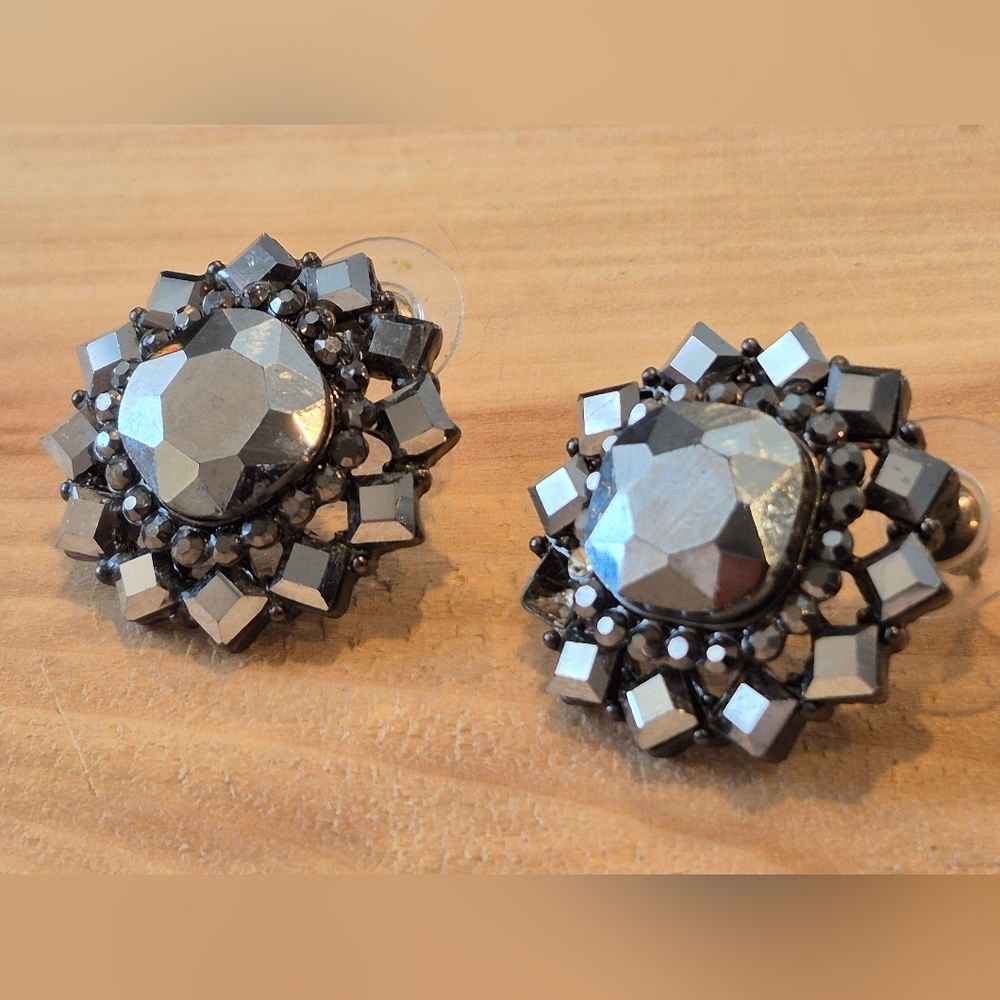 RHINSTONES Silver  GRAY CLUSTER BUTTON STYLE  Earrings